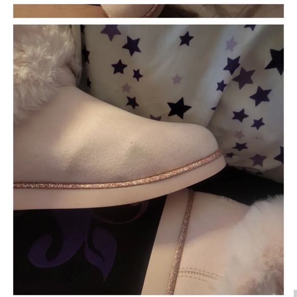 Size 9 pink juicy couture with faux fur bootd - Picture 3 of 4